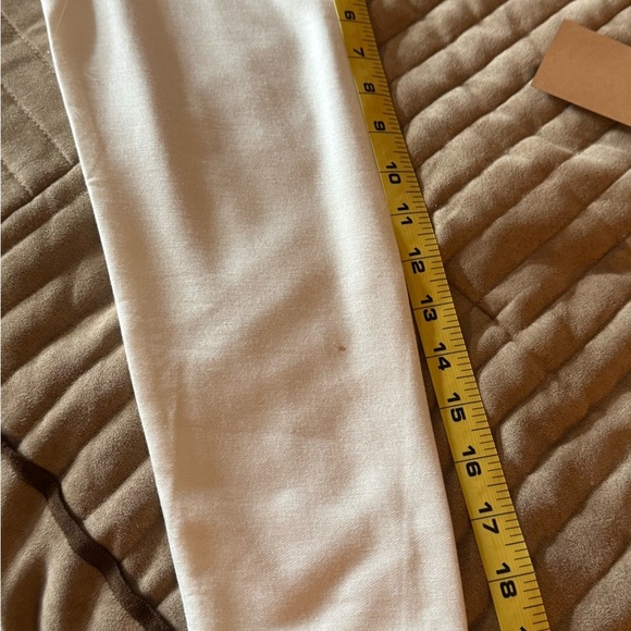 Venus White “Love” Cold-Shoulder Top with Metallic Heart (Size Large) - Picture 4 of 8